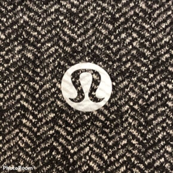 Lululemon Cropped Leggings with Split Calf - Picture 3 of 3